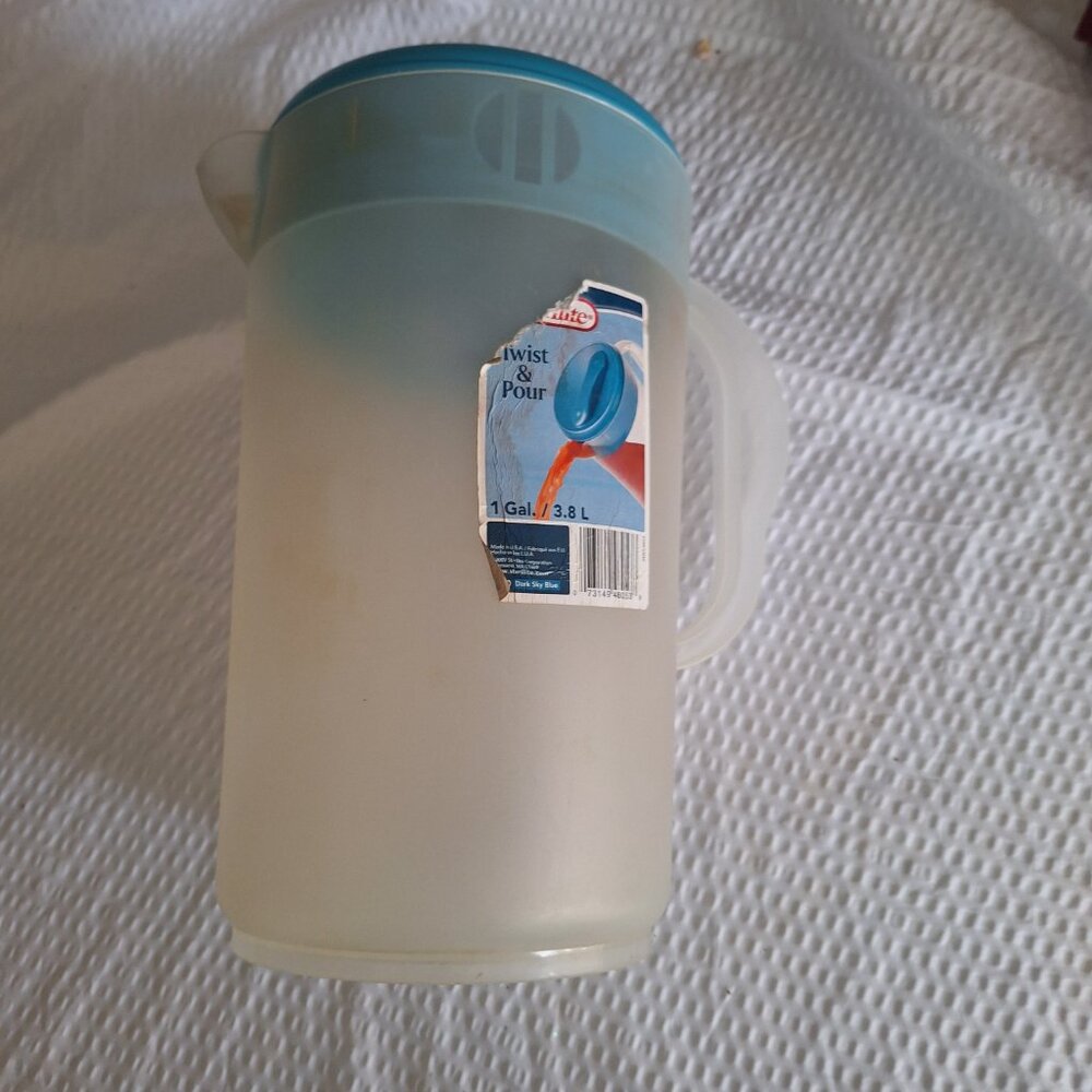 1 gallon pitcher